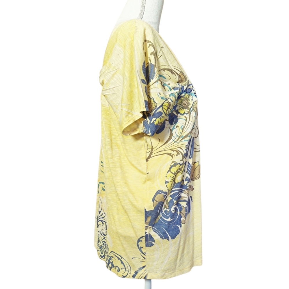 ✨️Yellow Tunic with a Beautiful Scroll Design and Blue Jewels On It - Picture 5 of 10